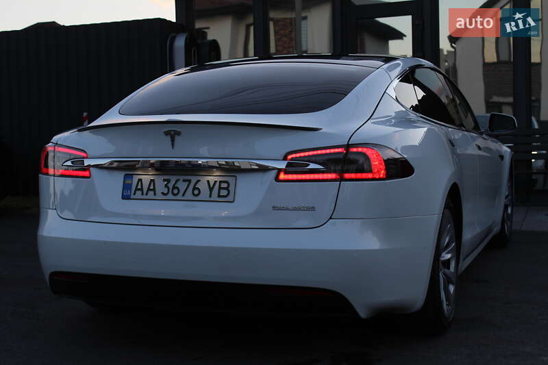 Лифтбек Tesla Model S 2019 в Киеве