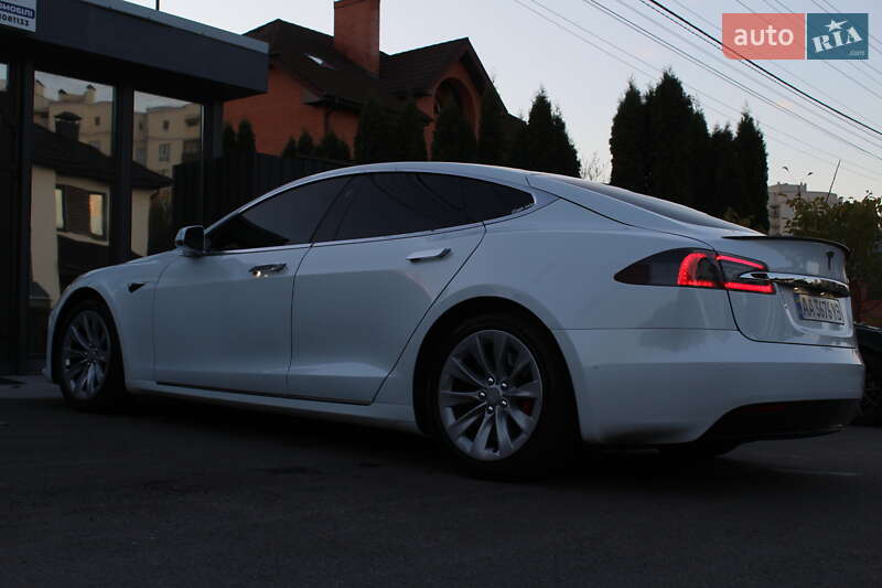 Лифтбек Tesla Model S 2019 в Киеве