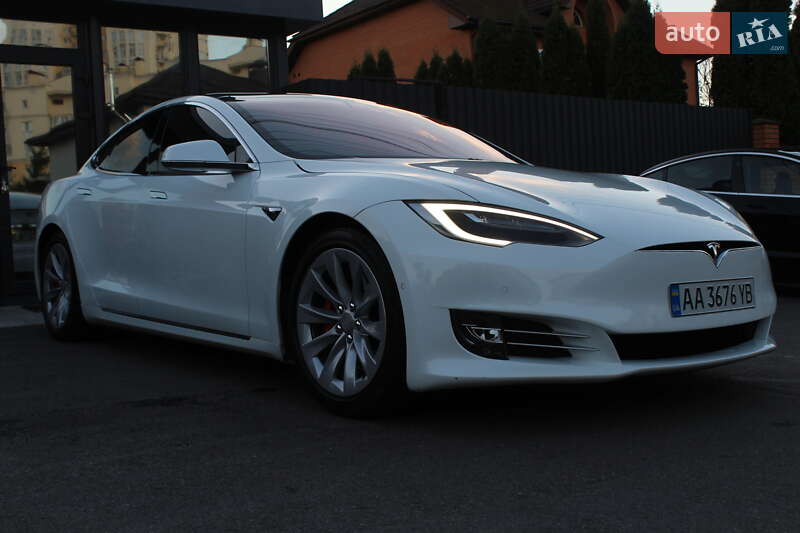 Лифтбек Tesla Model S 2019 в Киеве