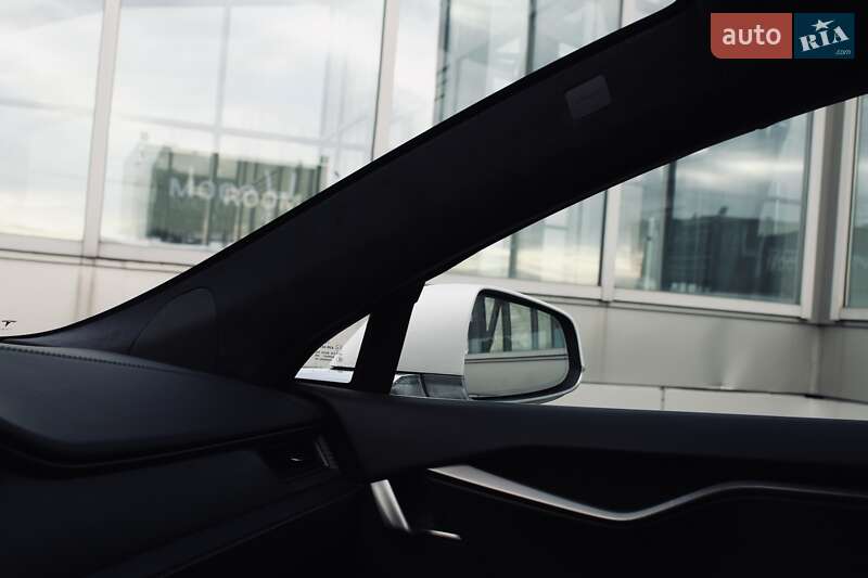Лифтбек Tesla Model S 2019 в Киеве