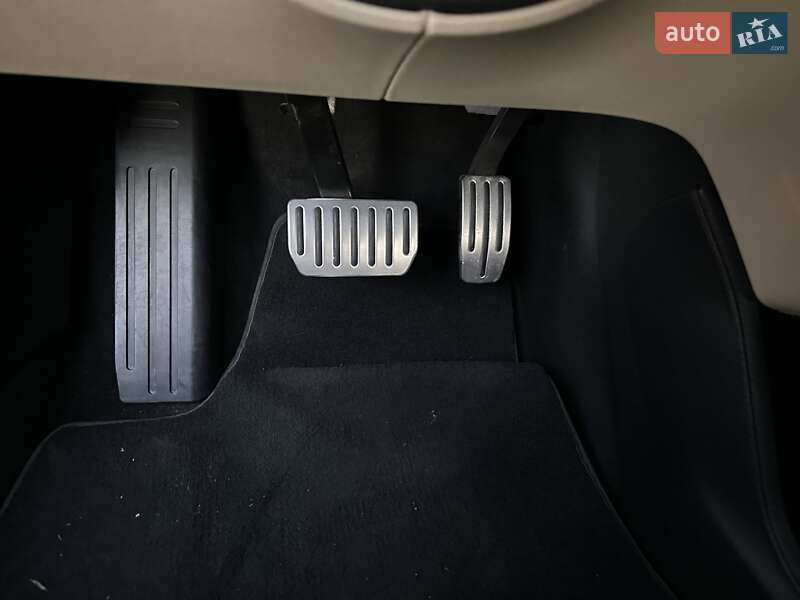 Лифтбек Tesla Model S 2013 в Киеве фото 24 Лифтбек Tesla Model S 2013 в Киеве
