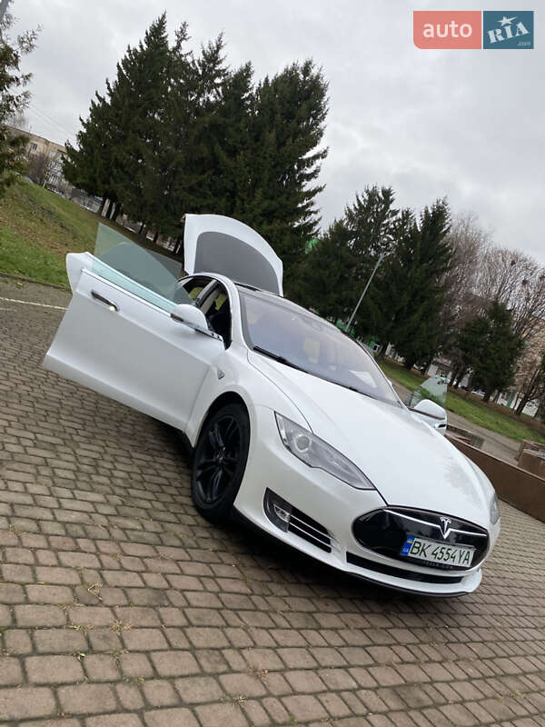 Ліфтбек Tesla Model S 2014 в Рівному фото 14 Ліфтбек Tesla Model S 2014 в Рівному