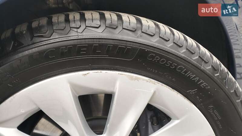 Лифтбек Tesla Model S 2018 в Львове