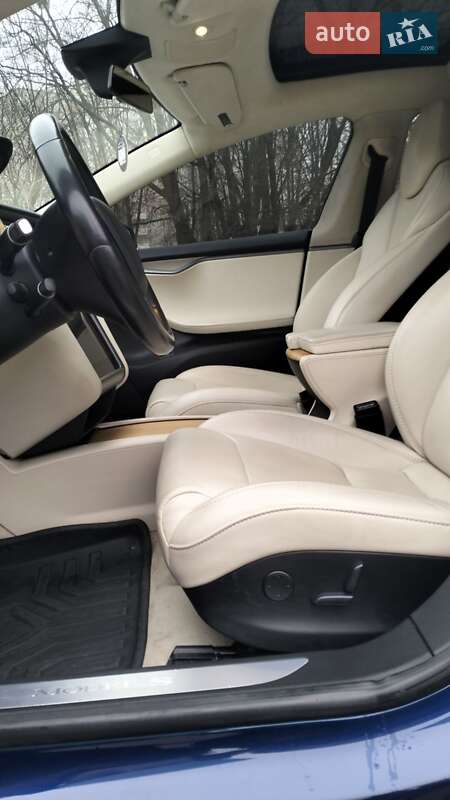 Лифтбек Tesla Model S 2018 в Львове