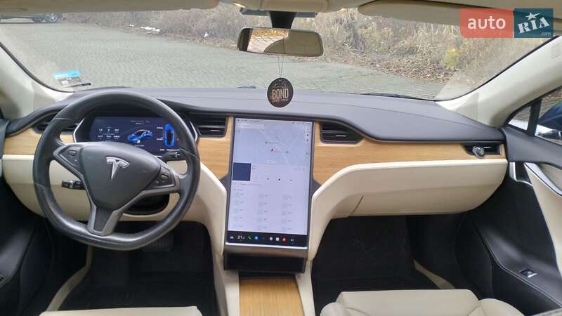 Лифтбек Tesla Model S 2018 в Львове