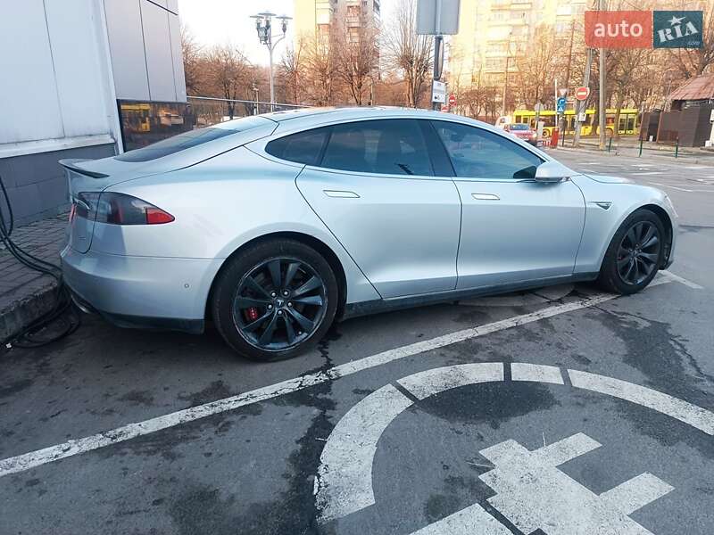 Ліфтбек Tesla Model S 2014 в Львові фото 4 Ліфтбек Tesla Model S 2014 в Львові