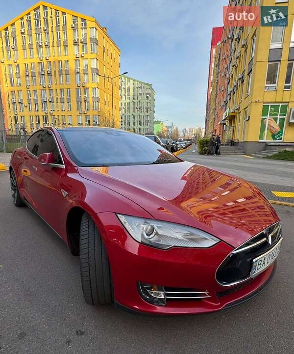 Лифтбек Tesla Model S 2016 в Киеве фото 6 Лифтбек Tesla Model S 2016 в Киеве
