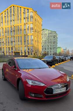 Ліфтбек Tesla Model S 2016 в Києві