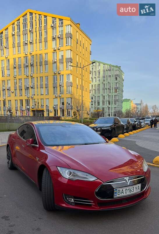 Лифтбек Tesla Model S 2016 в Киеве фото 2 Лифтбек Tesla Model S 2016 в Киеве