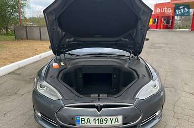 Лифтбек Tesla Model S 2013 в Саврани