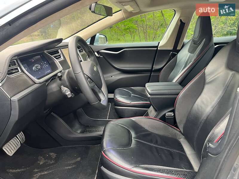 Лифтбек Tesla Model S 2013 в Саврани