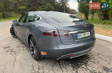 Лифтбек Tesla Model S 2013 в Саврани