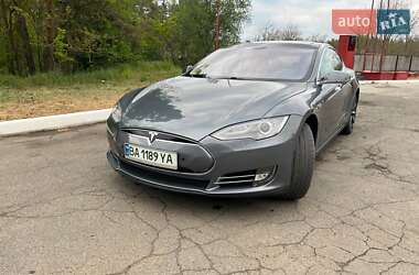 Лифтбек Tesla Model S 2013 в Саврани