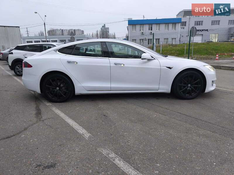 Лифтбек Tesla Model S 2018 в Киеве фото 13 Лифтбек Tesla Model S 2018 в Киеве