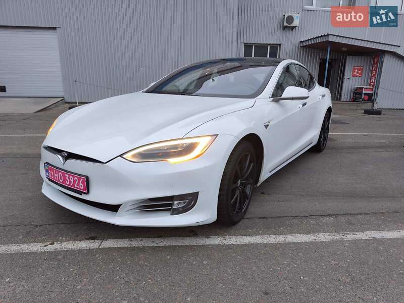 Лифтбек Tesla Model S 2018 в Киеве фото 18 Лифтбек Tesla Model S 2018 в Киеве