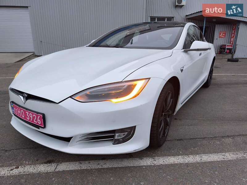 Лифтбек Tesla Model S 2018 в Киеве фото 22 Лифтбек Tesla Model S 2018 в Киеве