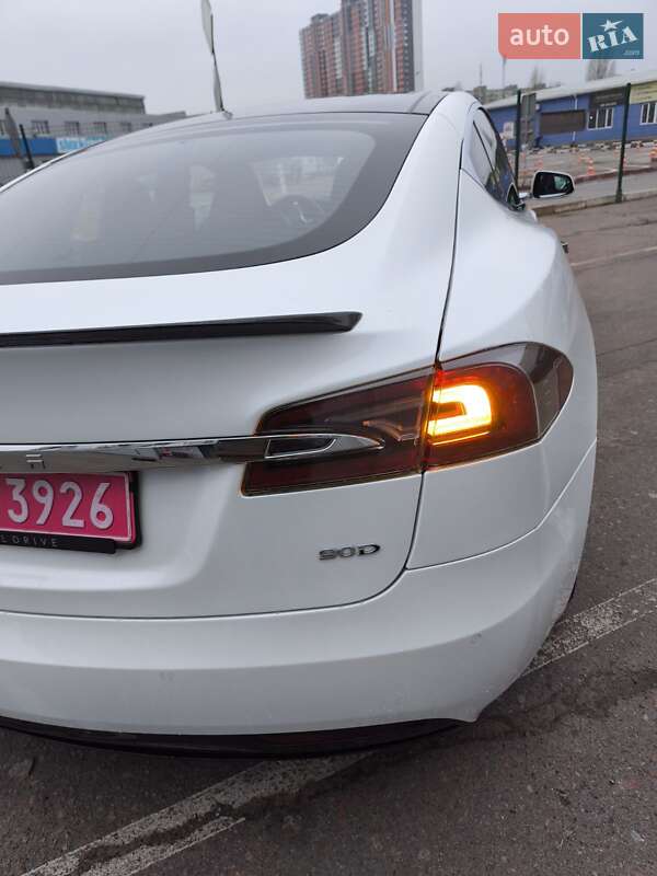 Лифтбек Tesla Model S 2018 в Киеве фото 29 Лифтбек Tesla Model S 2018 в Киеве