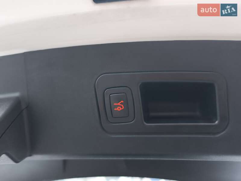 Лифтбек Tesla Model S 2018 в Киеве фото 35 Лифтбек Tesla Model S 2018 в Киеве