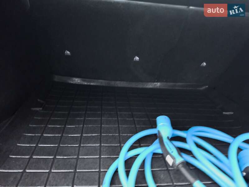 Лифтбек Tesla Model S 2018 в Киеве фото 39 Лифтбек Tesla Model S 2018 в Киеве