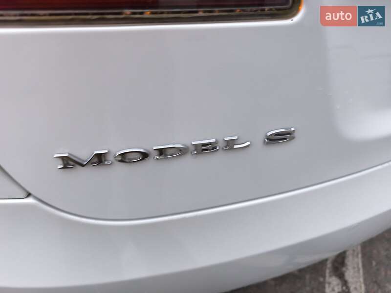 Лифтбек Tesla Model S 2018 в Киеве фото 44 Лифтбек Tesla Model S 2018 в Киеве