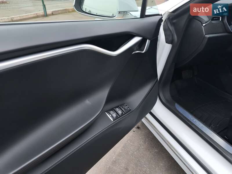 Лифтбек Tesla Model S 2018 в Киеве фото 54 Лифтбек Tesla Model S 2018 в Киеве