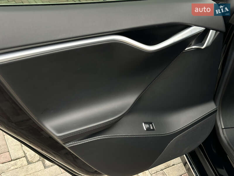 Лифтбек Tesla Model S 2016 в Харькове