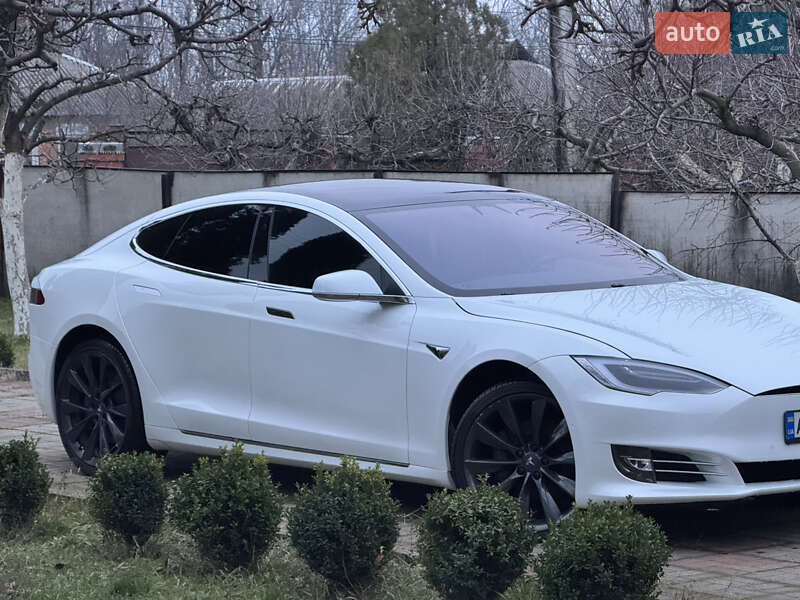 Tesla Model S 2020
