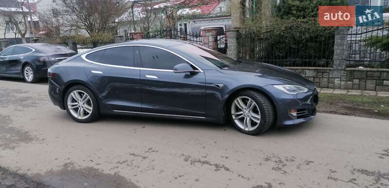Лифтбек Tesla Model S 2017 в Самборе