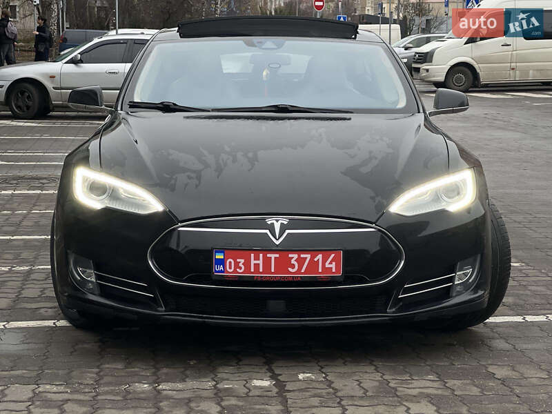 Лифтбек Tesla Model S 2015 в Луцке