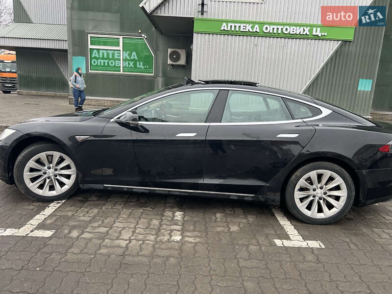 Лифтбек Tesla Model S 2015 в Луцке