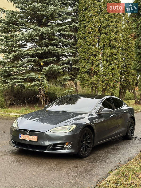 Tesla Model S 2019