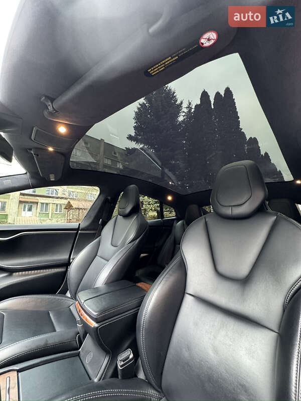 Лифтбек Tesla Model S 2019 в Ровно