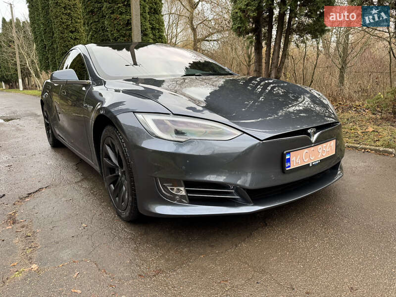 Лифтбек Tesla Model S 2019 в Ровно