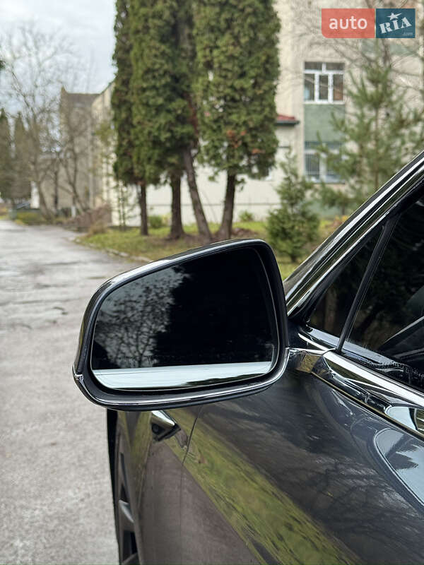 Лифтбек Tesla Model S 2019 в Ровно