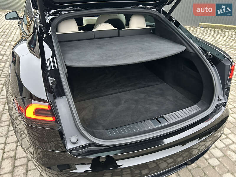 Лифтбек Tesla Model S 2021 в Львове