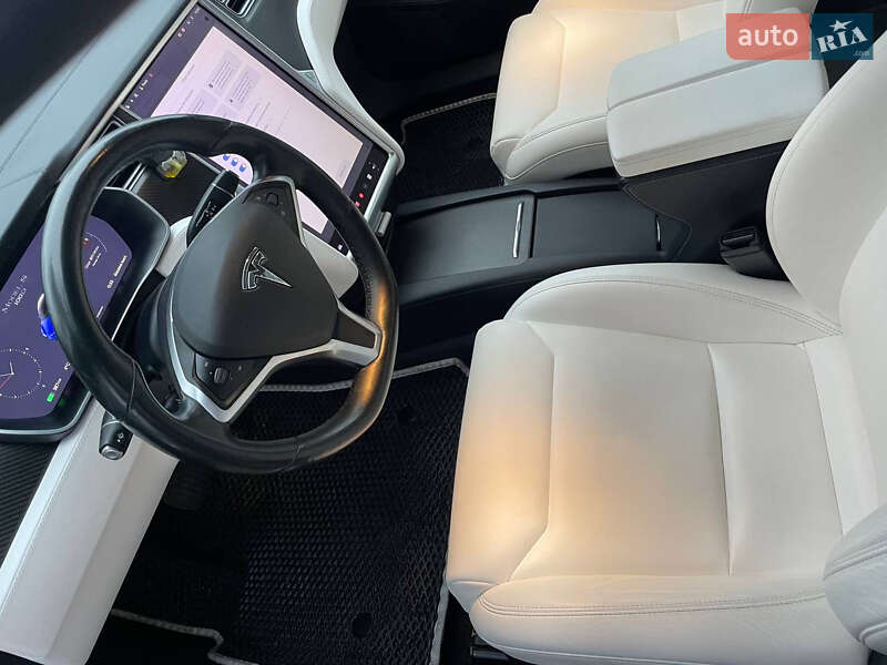 Ліфтбек Tesla Model S 2017 в Києві