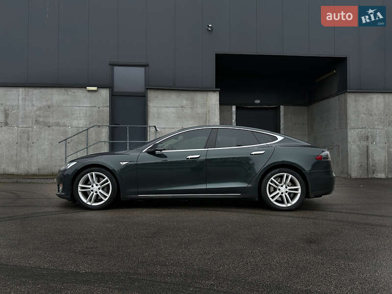 Лифтбек Tesla Model S 2014 в Киеве