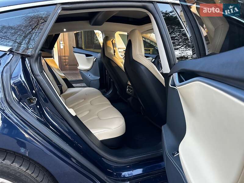 Лифтбек Tesla Model S 2014 в Киеве