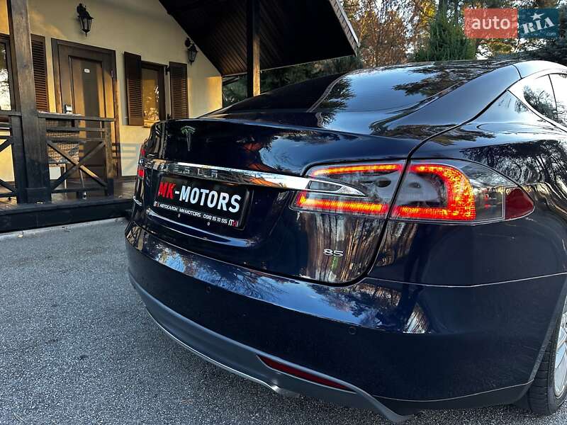 Лифтбек Tesla Model S 2014 в Киеве