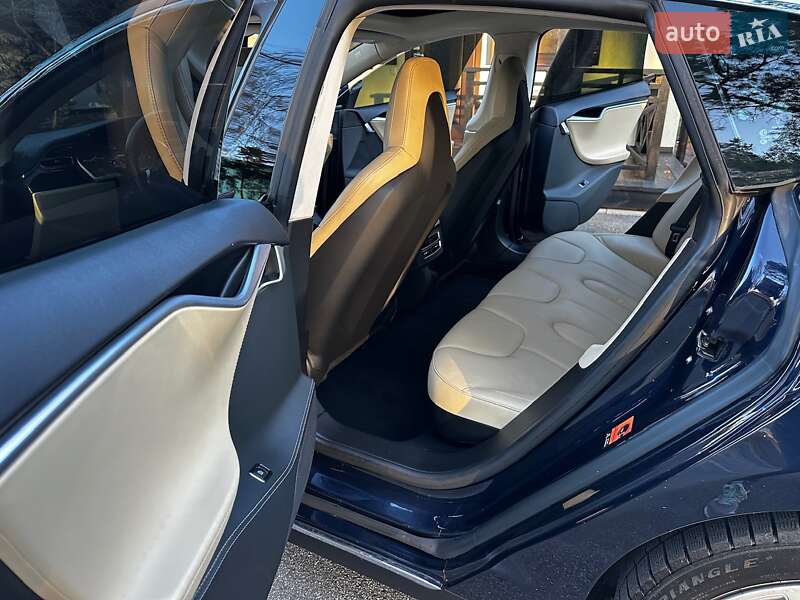 Лифтбек Tesla Model S 2014 в Киеве