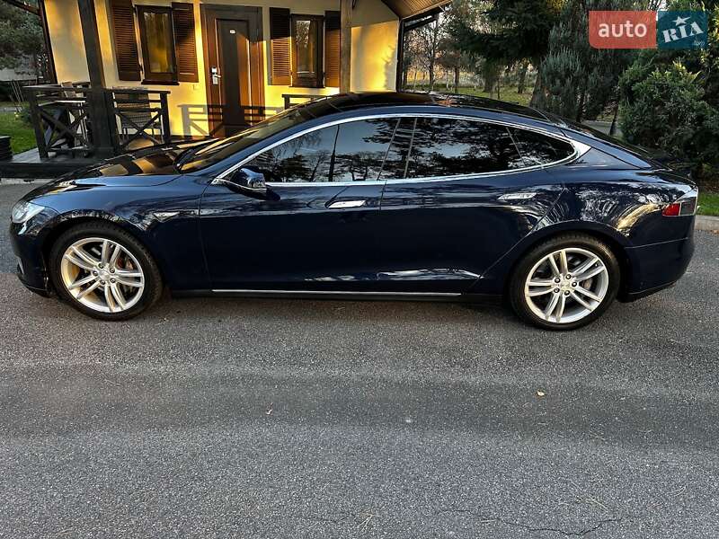 Лифтбек Tesla Model S 2014 в Киеве