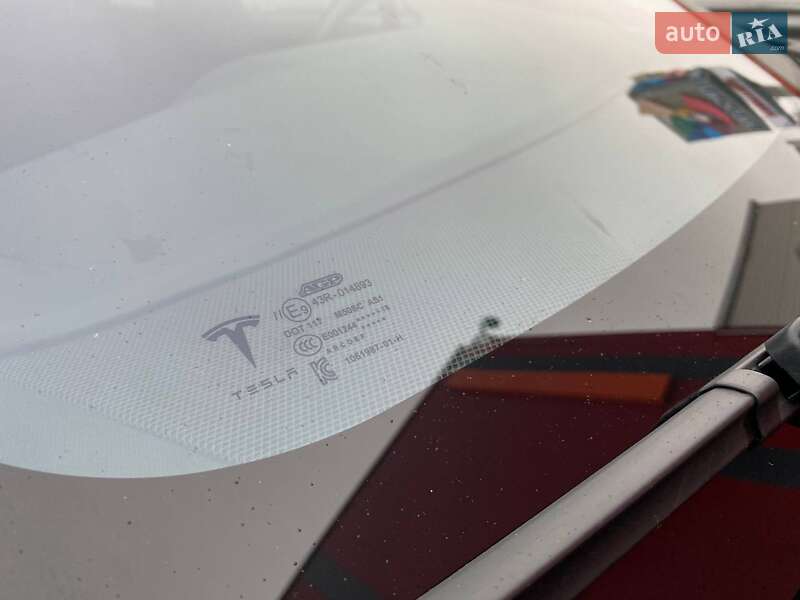 Лифтбек Tesla Model S 2018 в Киеве фото 29 Лифтбек Tesla Model S 2018 в Киеве