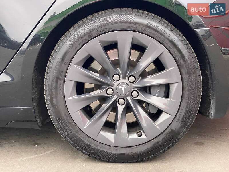 Лифтбек Tesla Model S 2018 в Киеве фото 36 Лифтбек Tesla Model S 2018 в Киеве