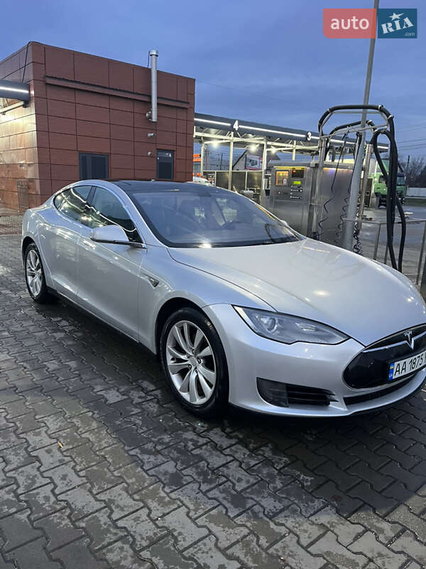 Ліфтбек Tesla Model S 2013 в Києві