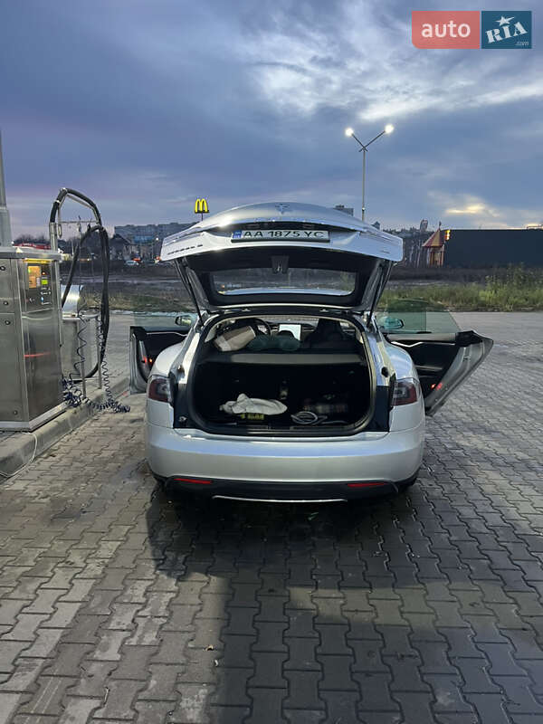 Ліфтбек Tesla Model S 2013 в Києві