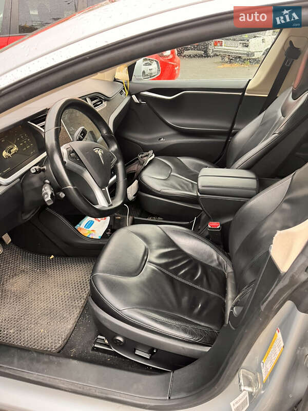 Ліфтбек Tesla Model S 2013 в Києві