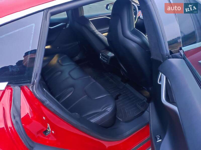 Лифтбек Tesla Model S 2015 в Харькове