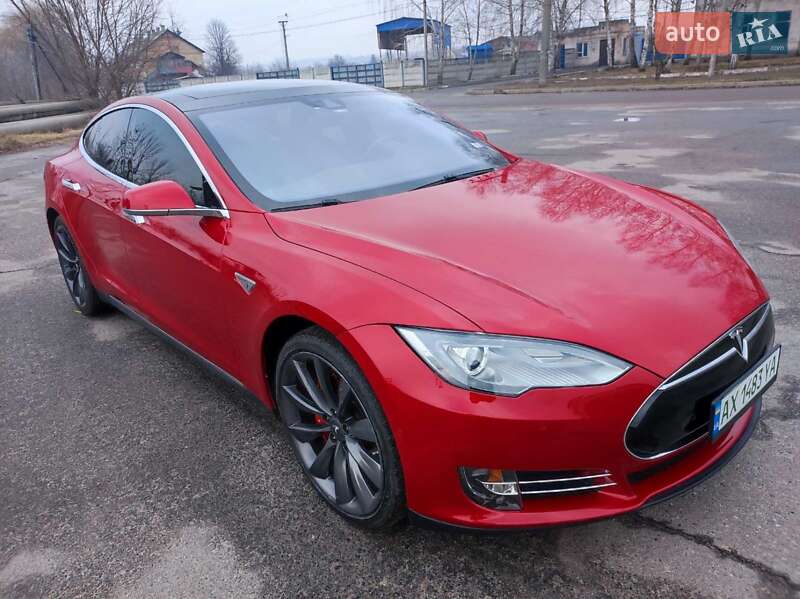 Лифтбек Tesla Model S 2015 в Харькове