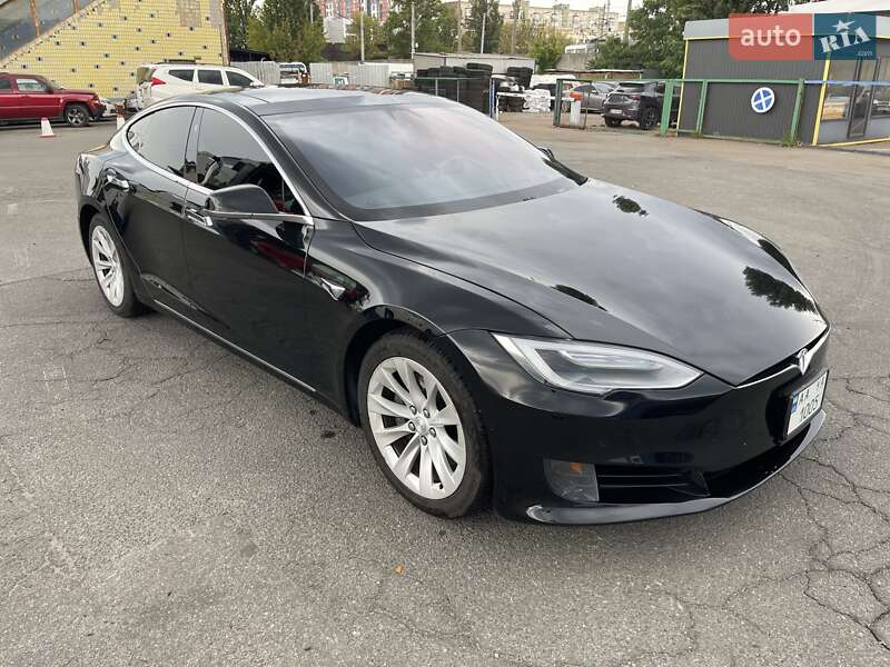 Ліфтбек Tesla Model S 2016 в Києві