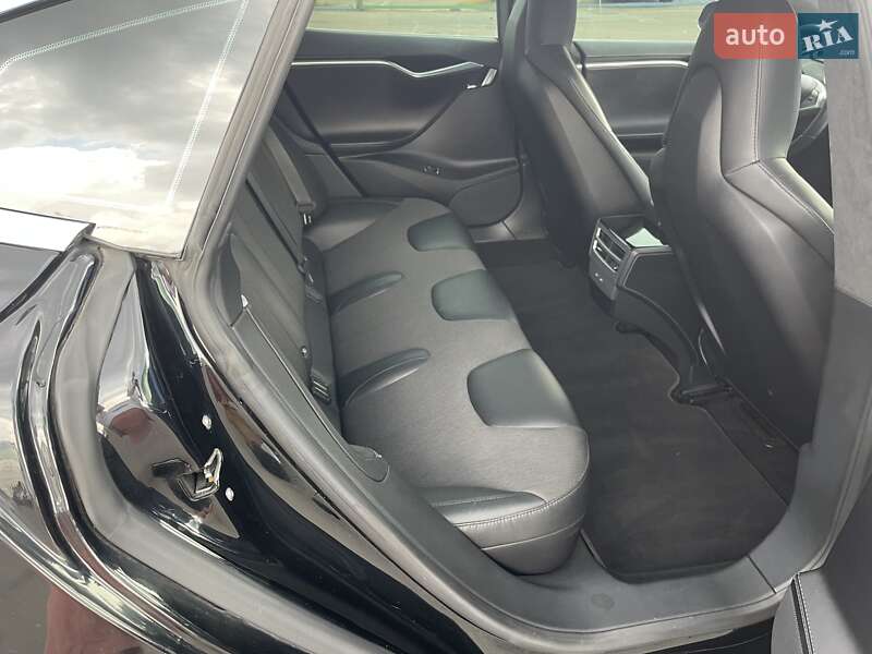 Ліфтбек Tesla Model S 2016 в Києві